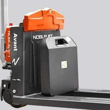 Noblelift PJE33 Avant Lithium Electric Pallet Jack — view 3