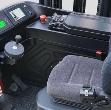 Noblelift RT45PRO Sit-Down Moving-Mast Reach Stacker — view 3